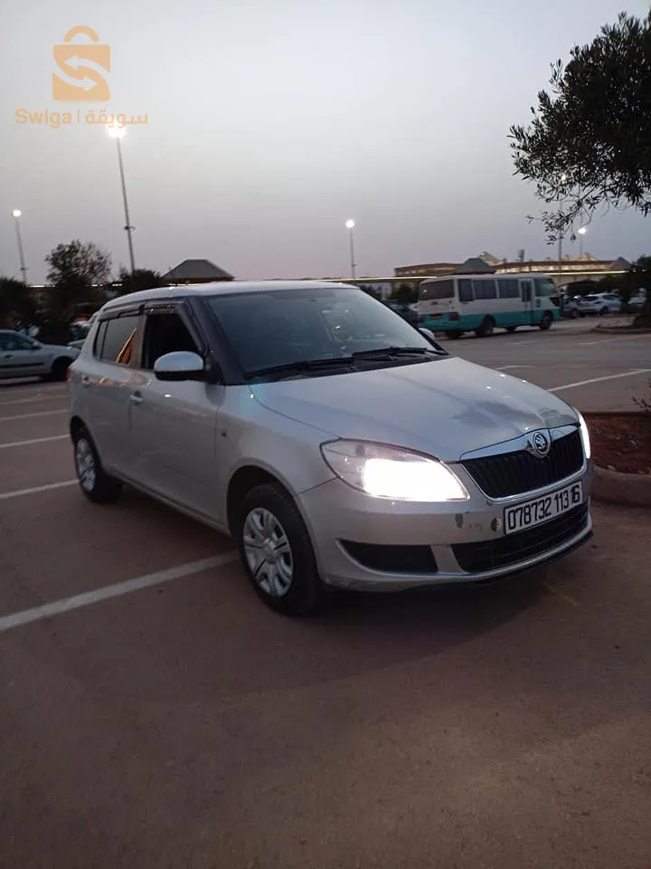 Fabia 2013 roul 278 zro peinture avec camra et DVD offre 220