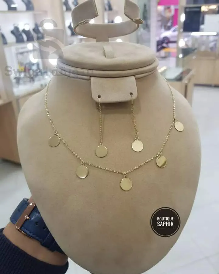زينة جميلة من ذهب