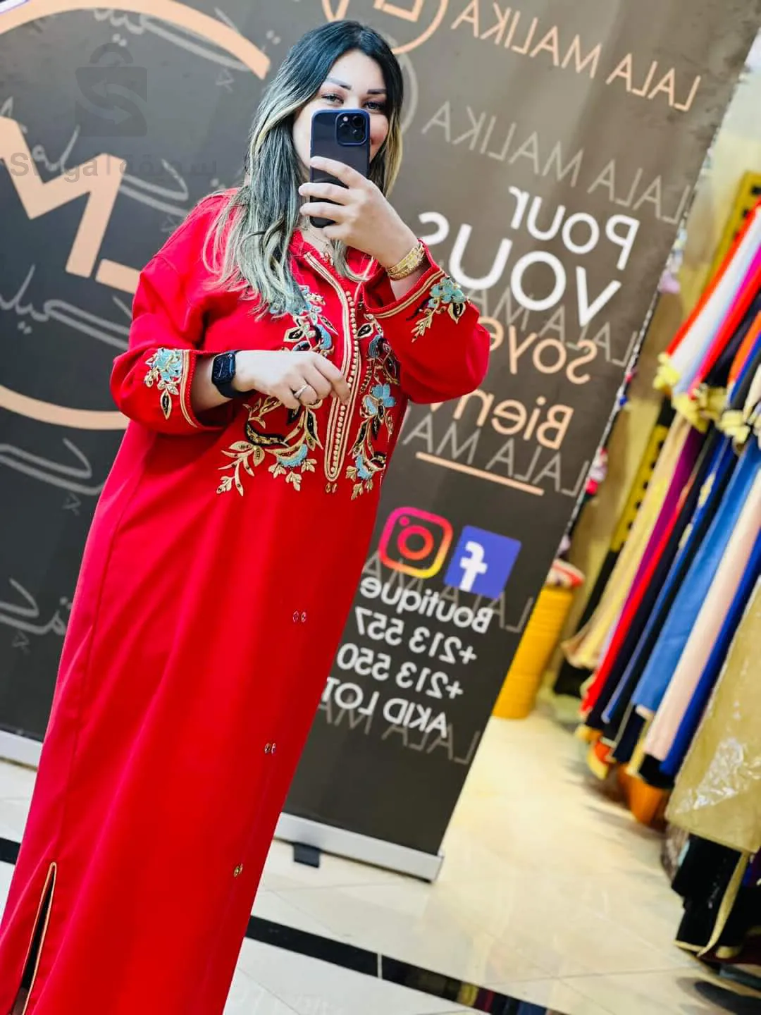 جلابة مطرزة بالورود