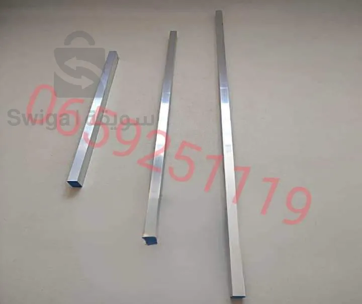 Leveling floor tiles