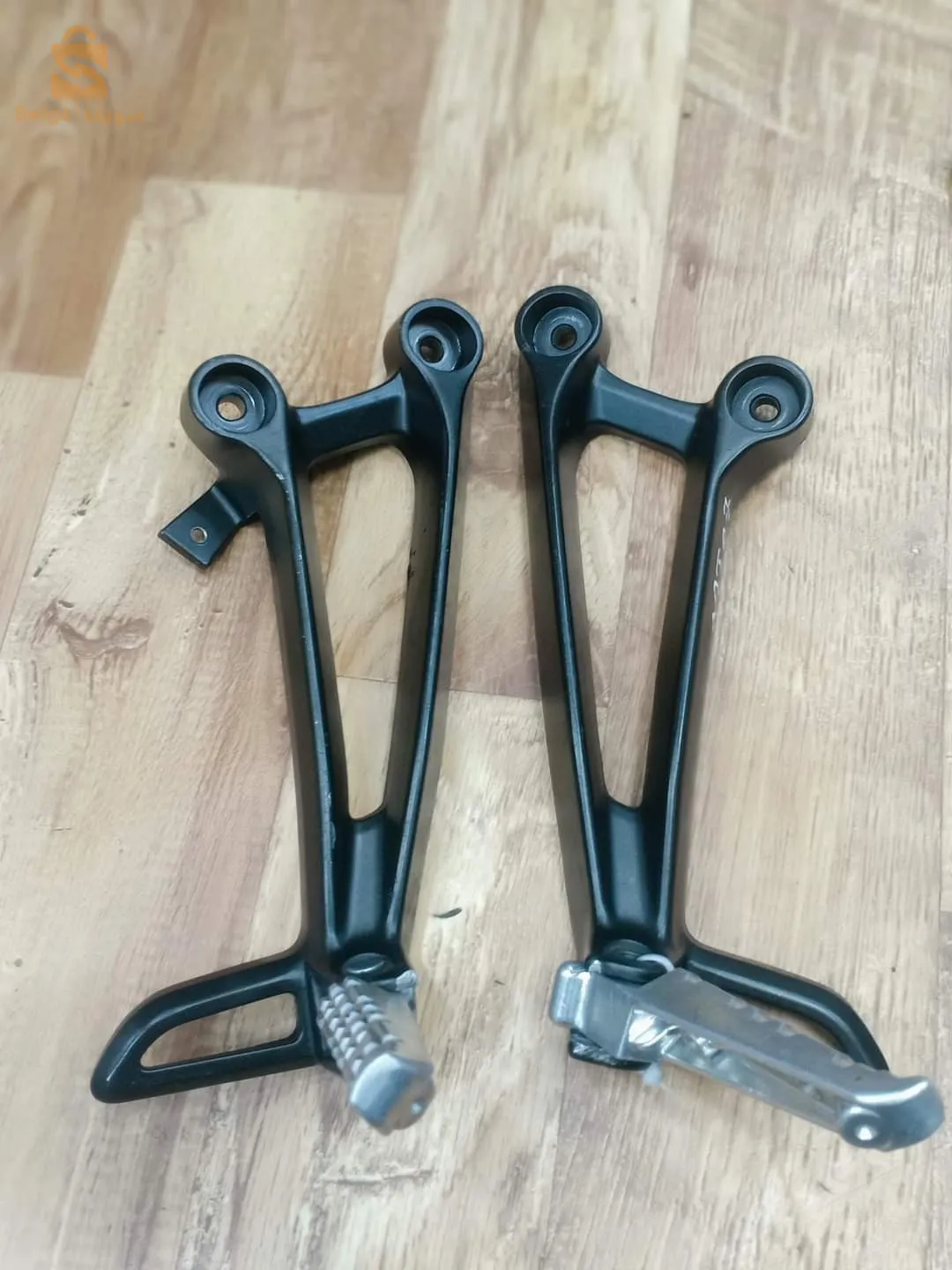 Platine repose pied pilote gauche & Droite YAMAHA MT-07