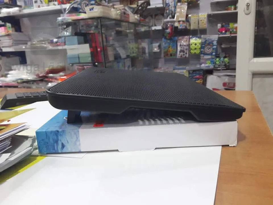 لوحة تبريد الحاسوب المحمول