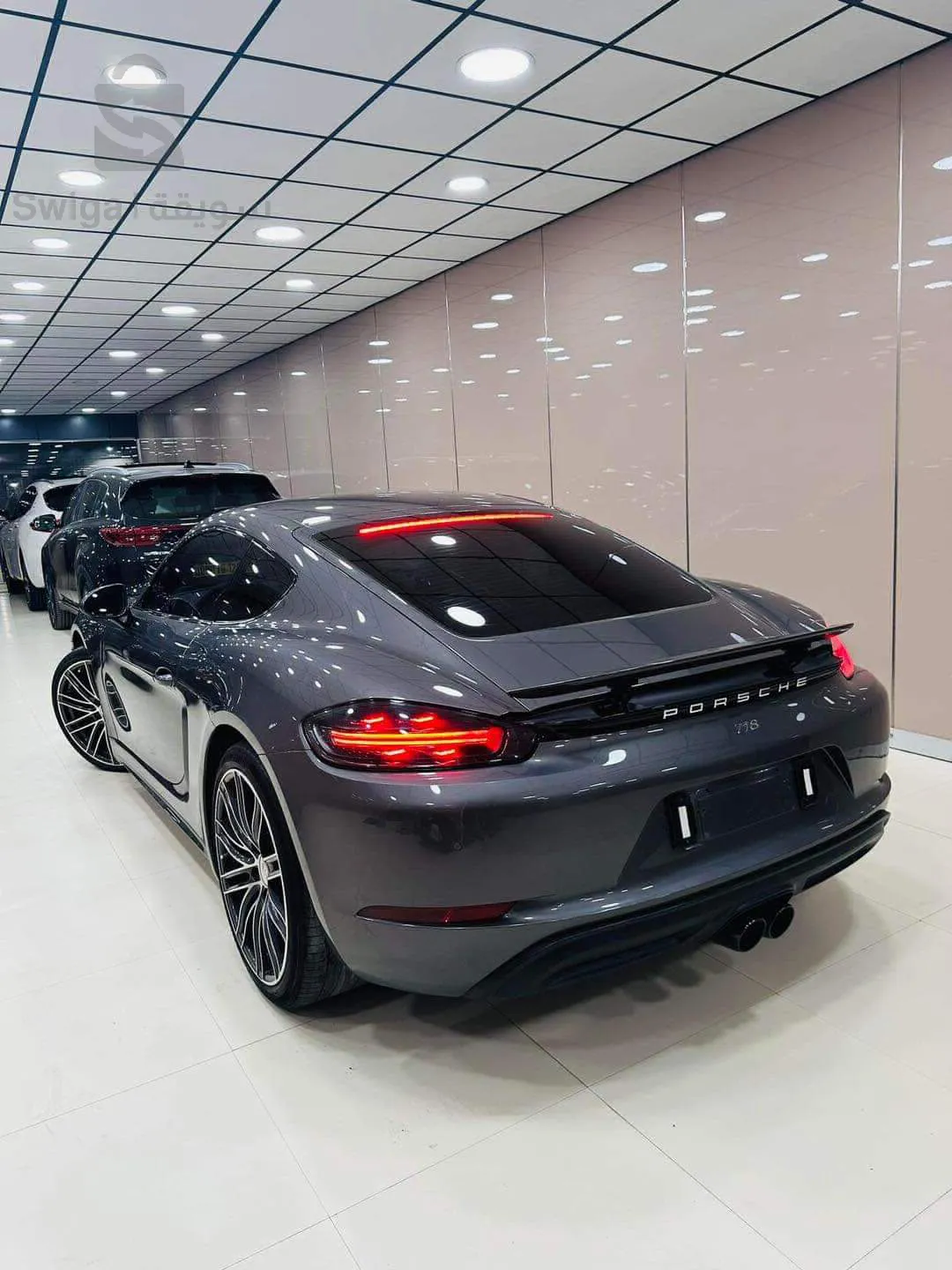 PORSCHE       CAYMAN    718