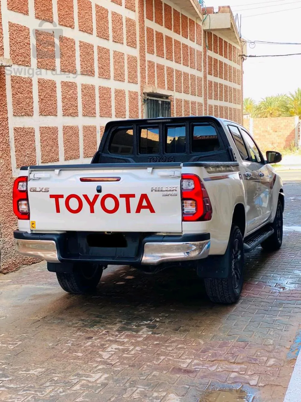 TOYOTA HILUX