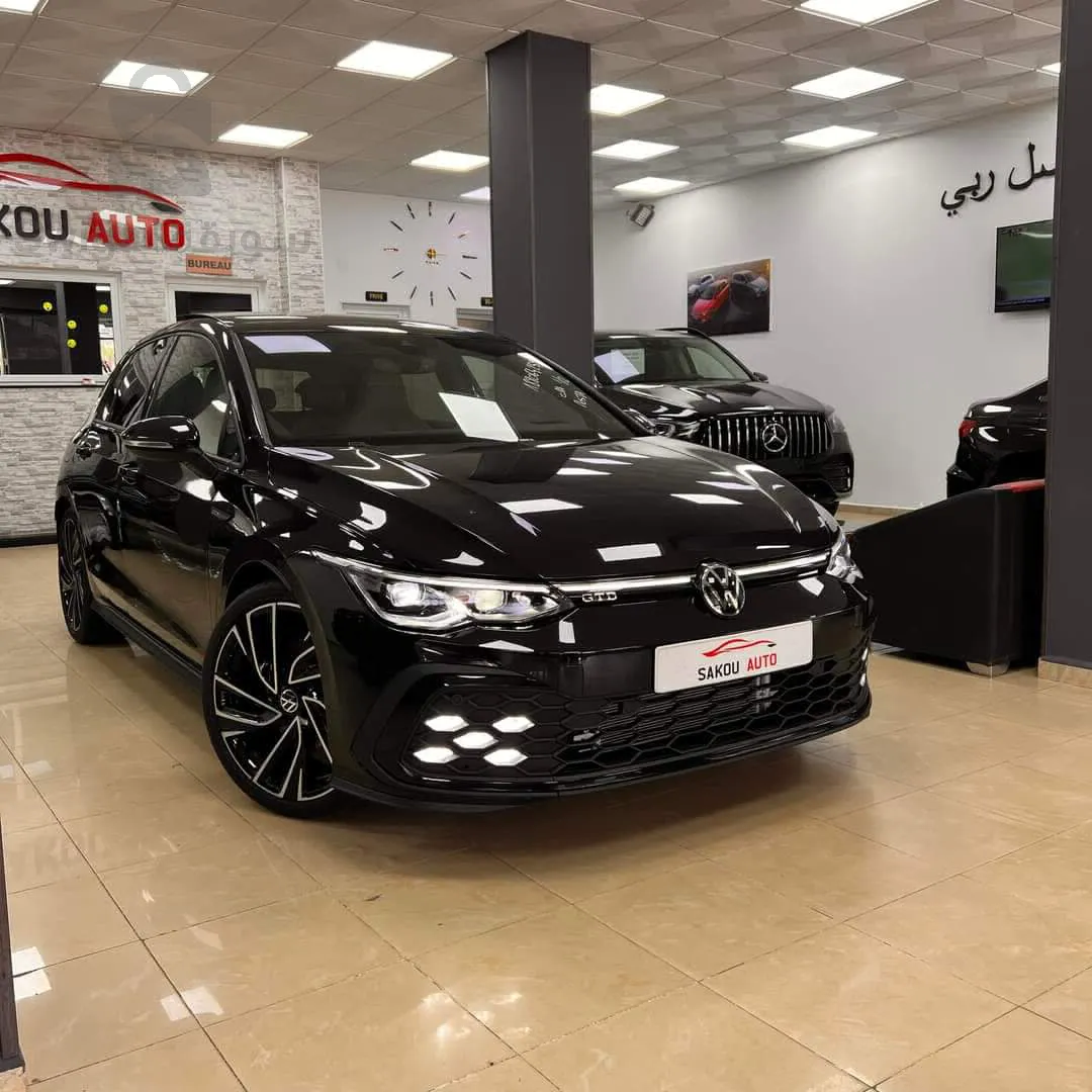 GOLF 8 -