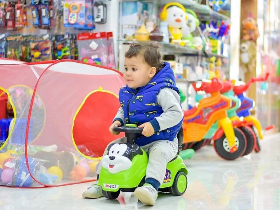 سيارة اطفال