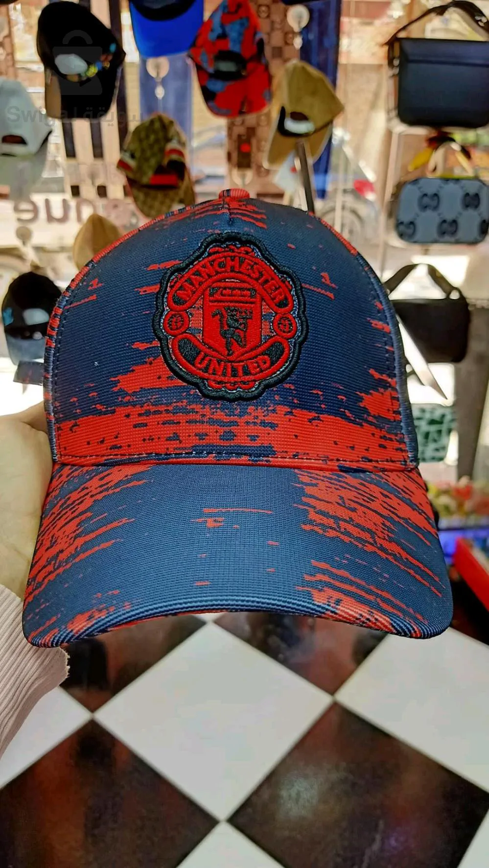 قبعة صيفية وحقيبة