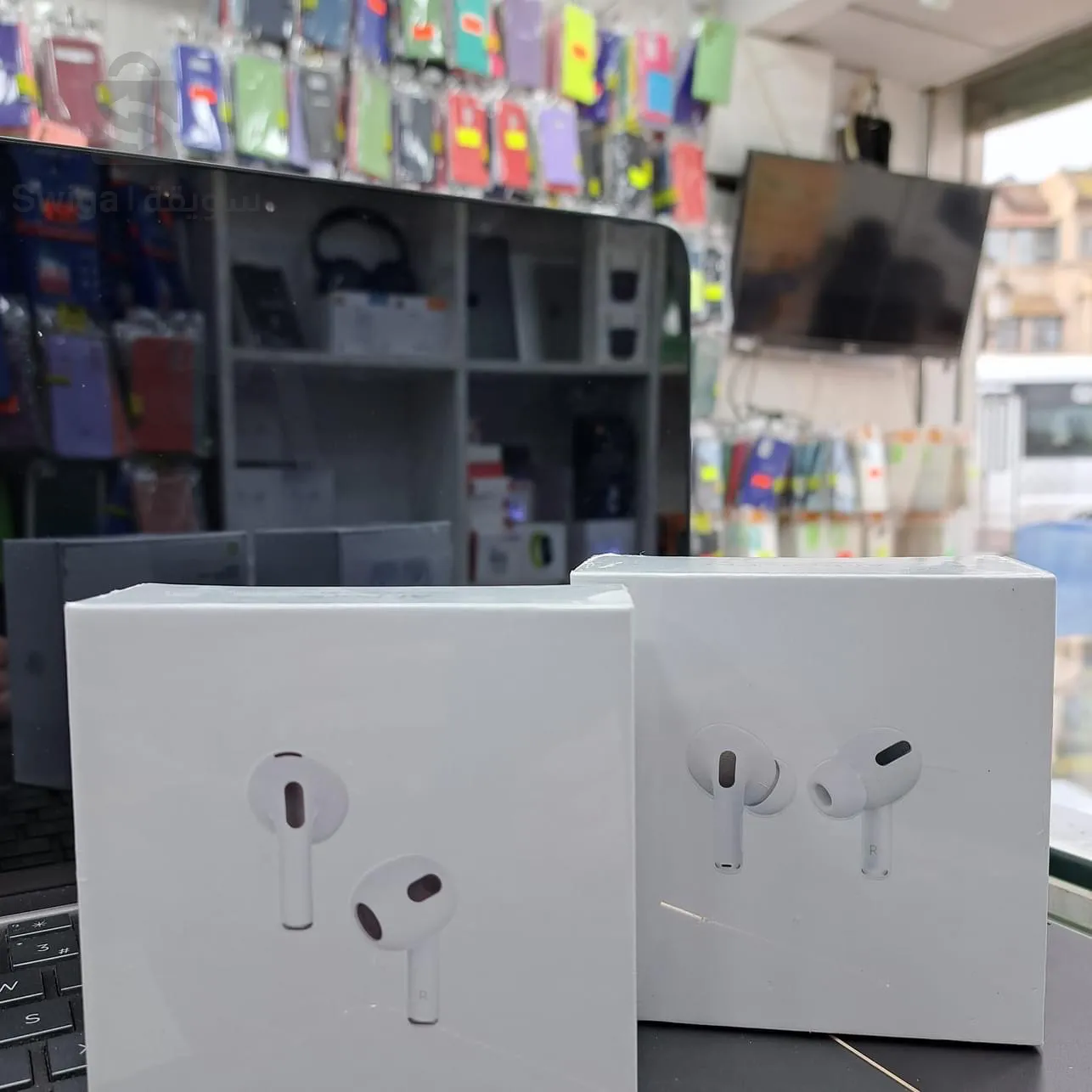 iPhone AirPods