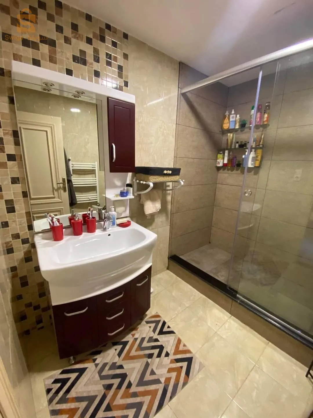 شقة بكل تجهيزاتها للبيع