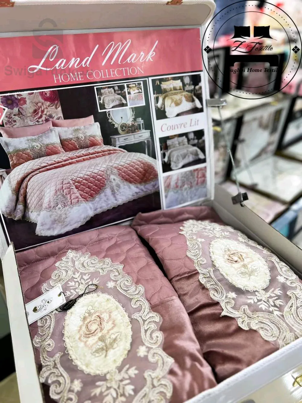 غطاء سرير + 2 غطاء وسادة + جوتي