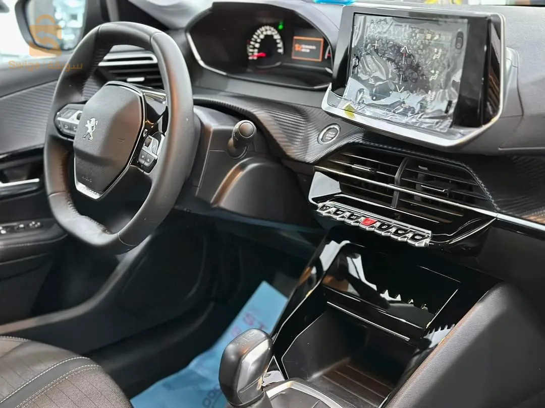 peugeot 208 allur 2022