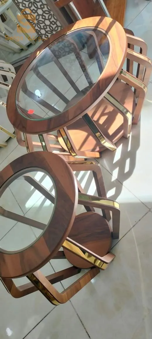 طاولة منخفضة