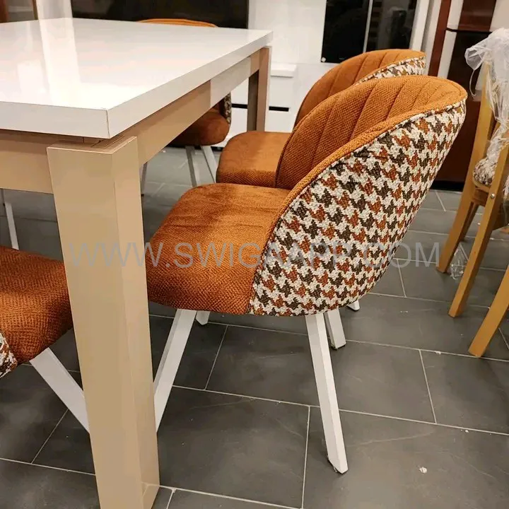 طاولة غرفة الطعام