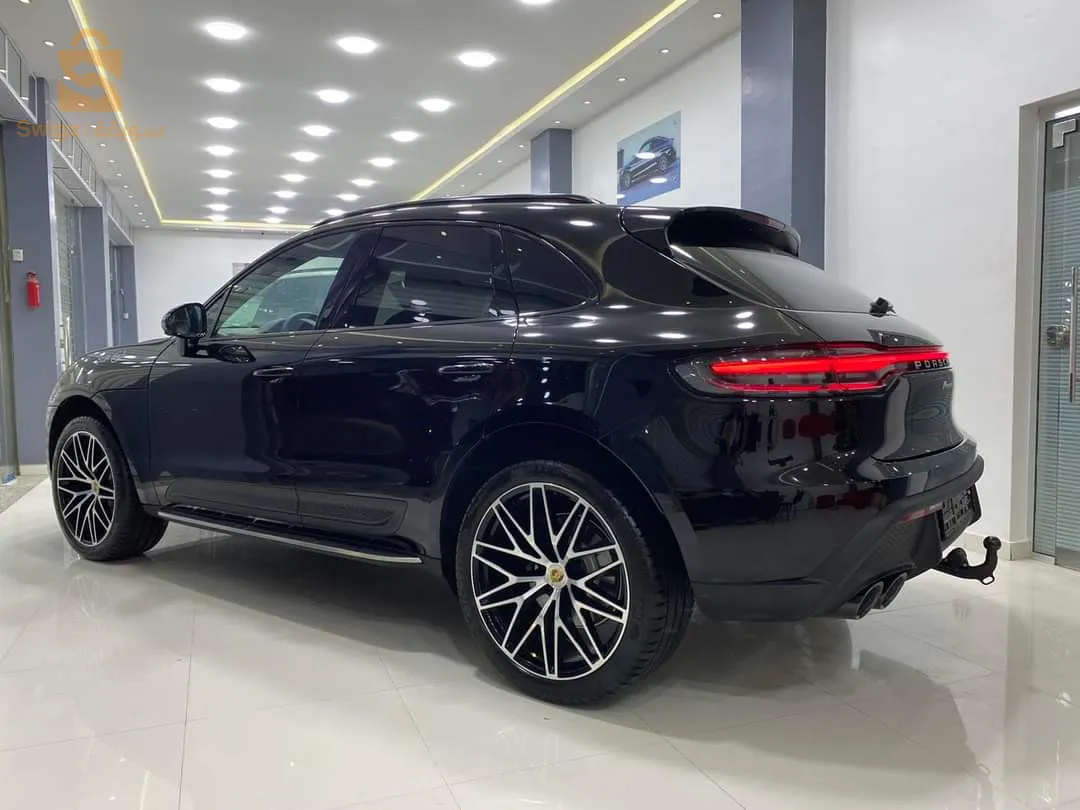 PORSCHE MACAN