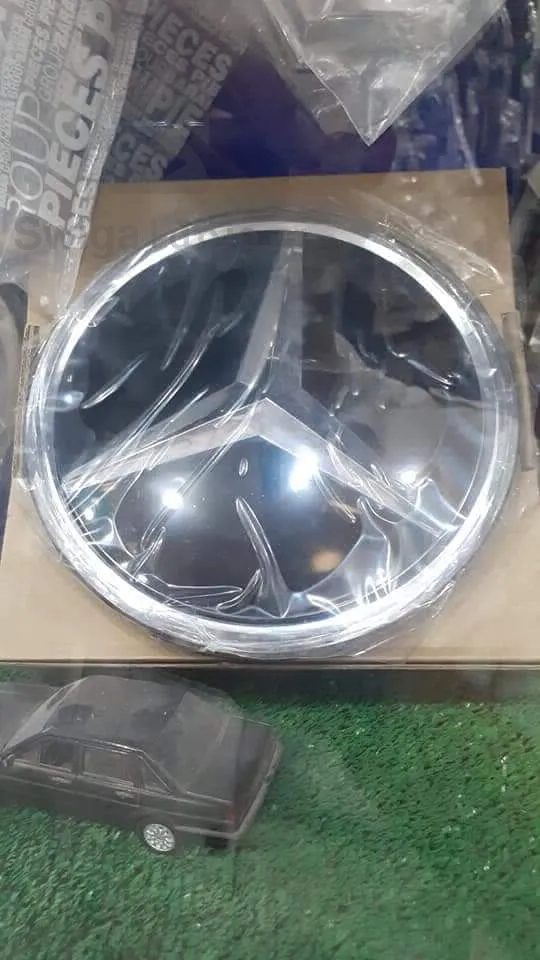 لشعار مصبغة للمركبات التالية (tiguan nv و Mercedes nv و Passat nv و caddy nv و golf 8 و 7)