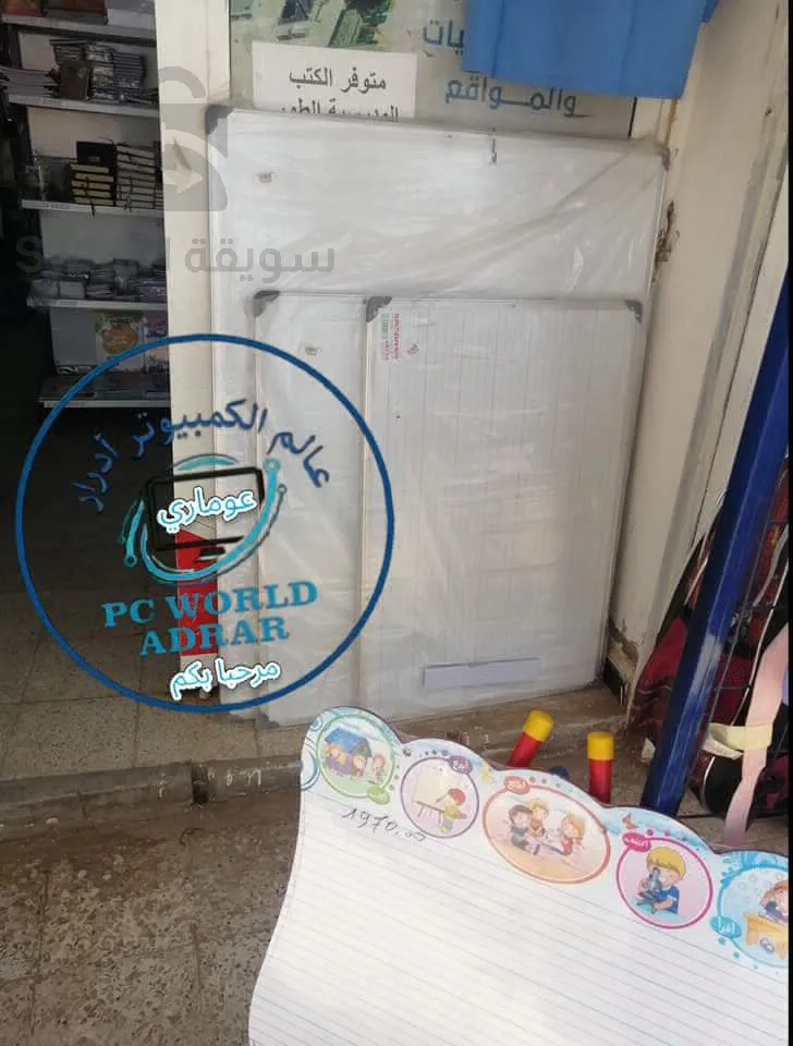 Planche blanche et rayée de différentes tailles