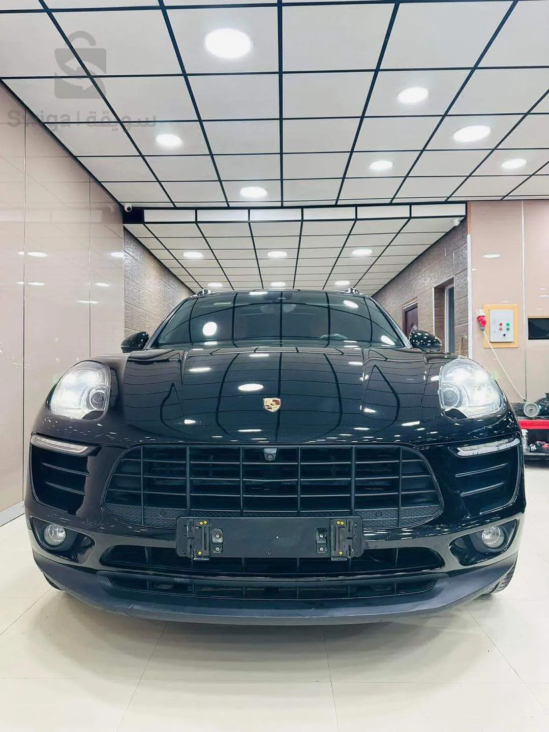 PORSCHE        MACAN