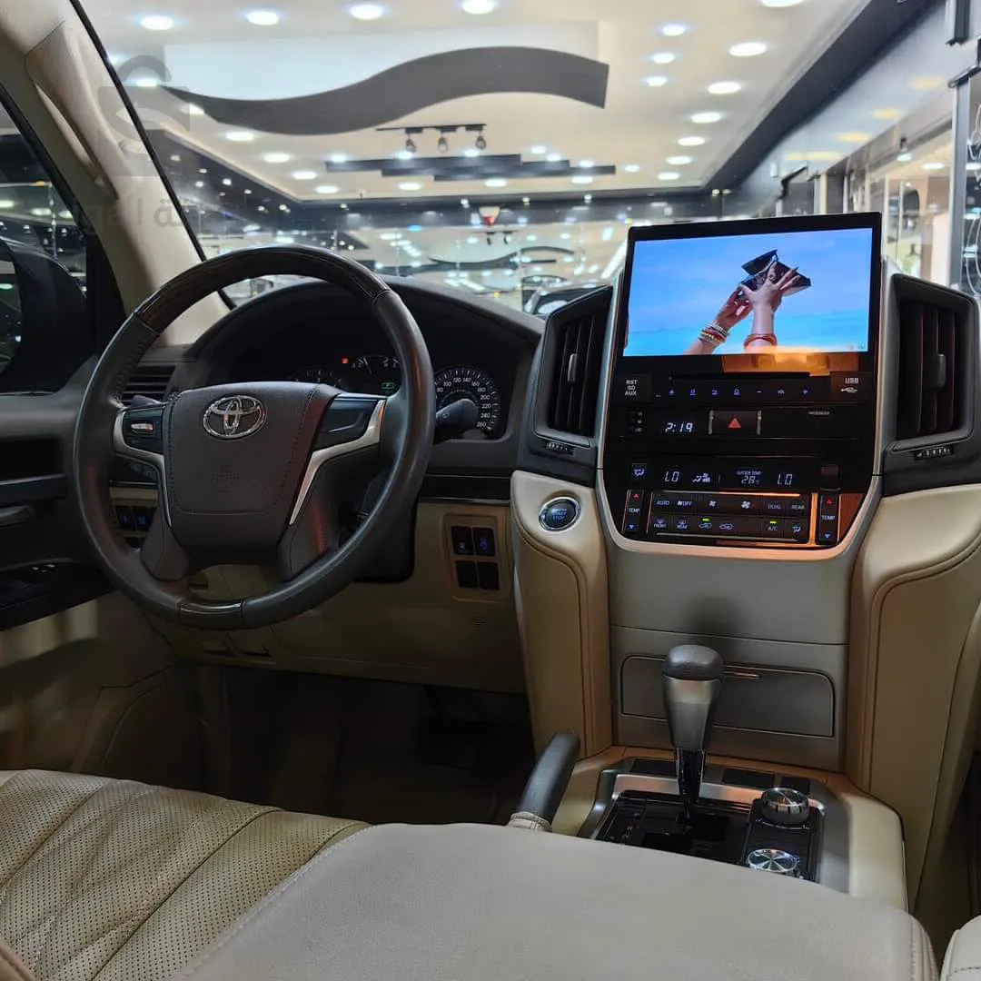 TOYOTA LAND CRUISER