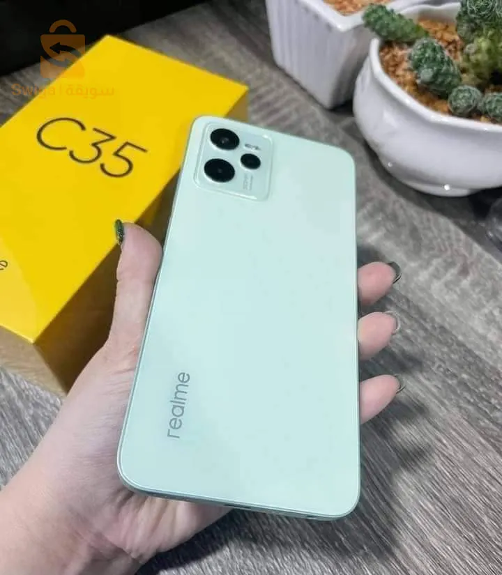 realme C35