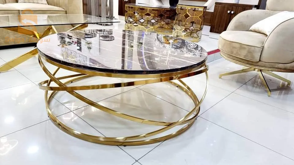 طاولة منخفضة