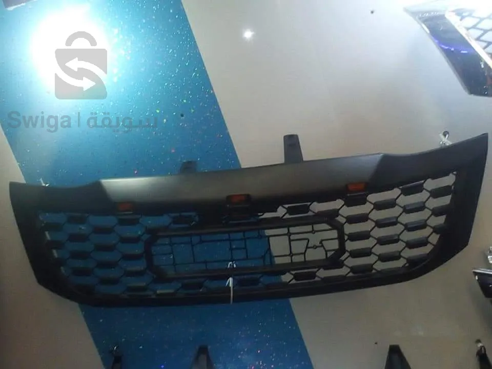 مصبغة تويوتا هايلكس موديل جديد مع ليد ونموذج مع كشافات خطر