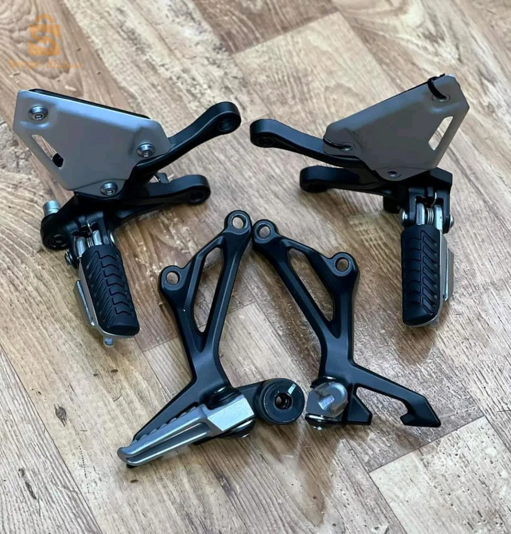 Platine Avant Et Arrière Kawasaki Z900
      Droite & Gauche