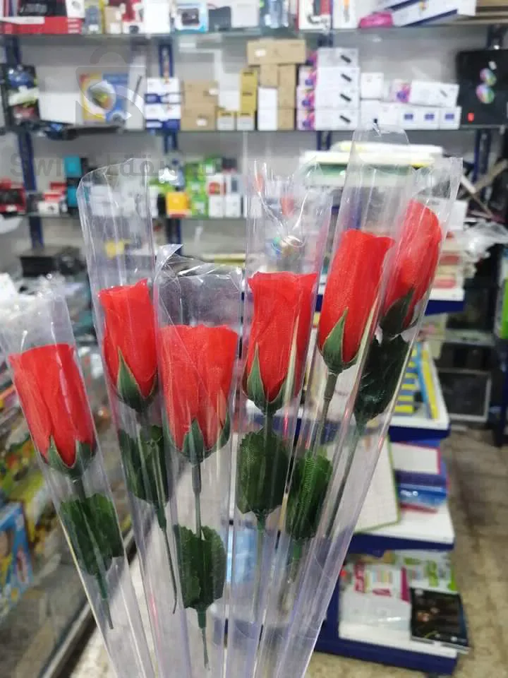 Roses artificielles rouges