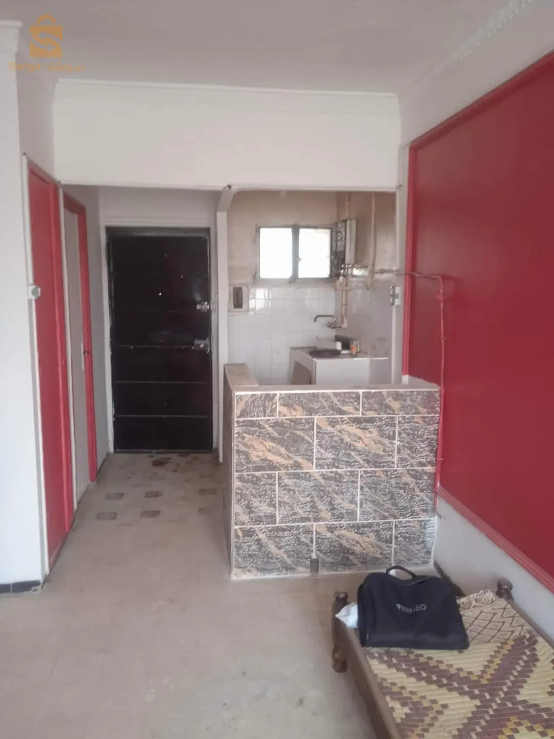 مستودع للبيع