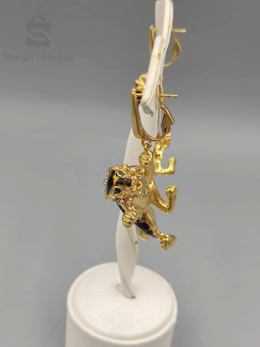 des boucles d'oreilles