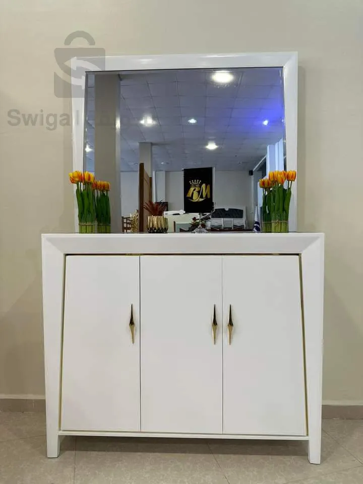 Shoe cabinet