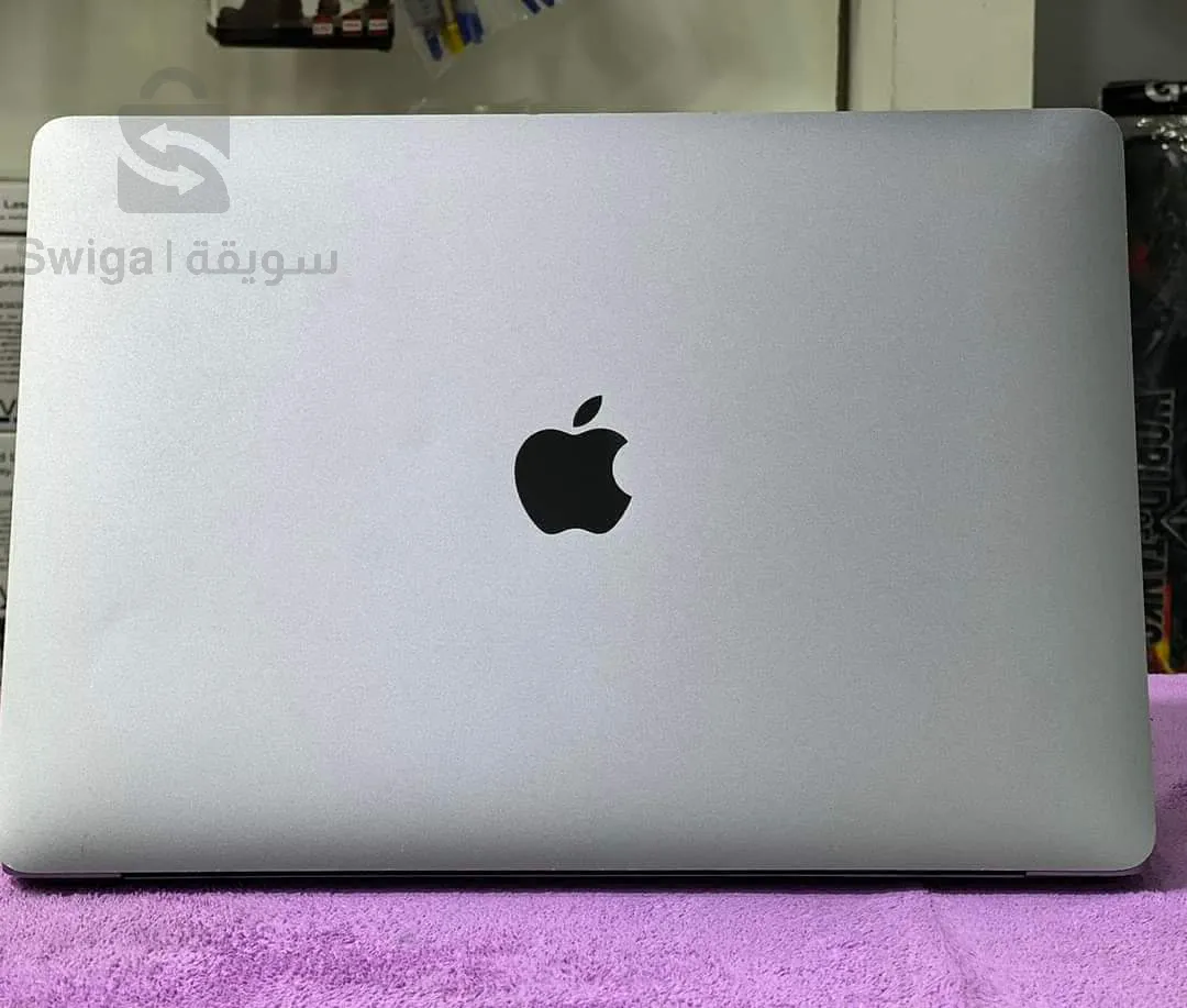 MACBOOK AIR