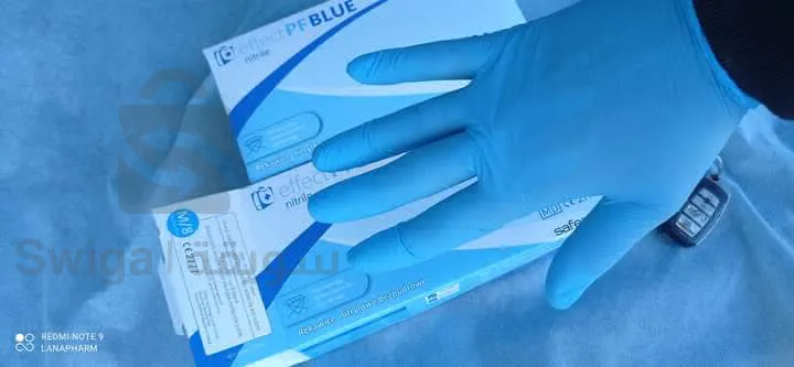 قفازات طبيبة