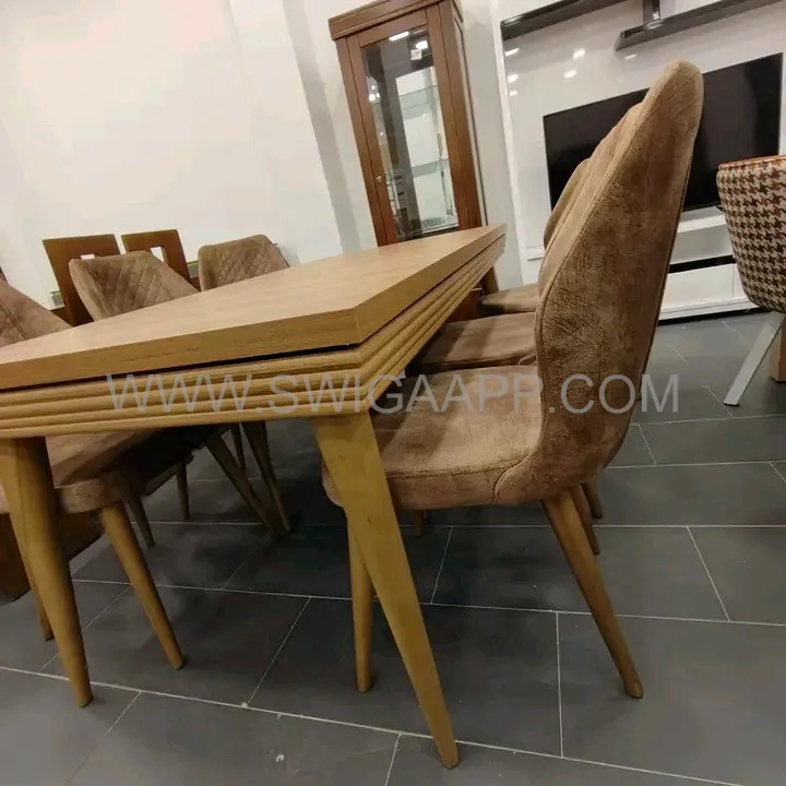 طاولة غرفة الطعام