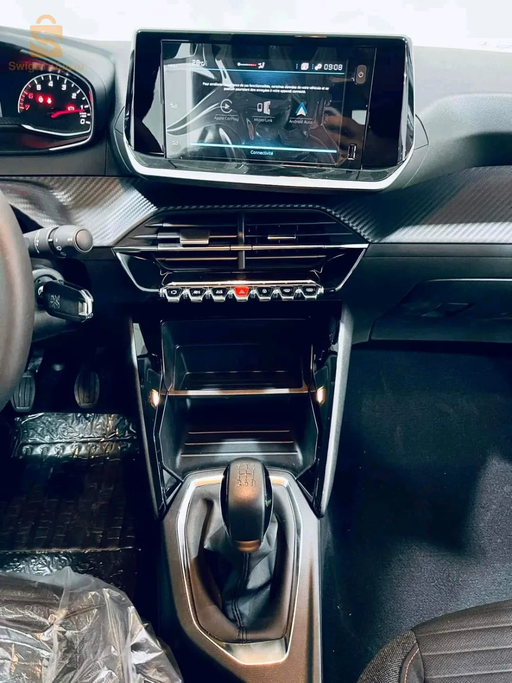 PEUGEOT_208