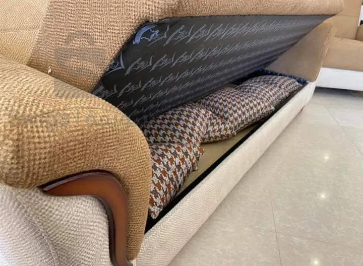 Salon 7places clic clac.

https://maps.app.goo.gl/nEXWTgMTCyfyzLss7?g_st=ic