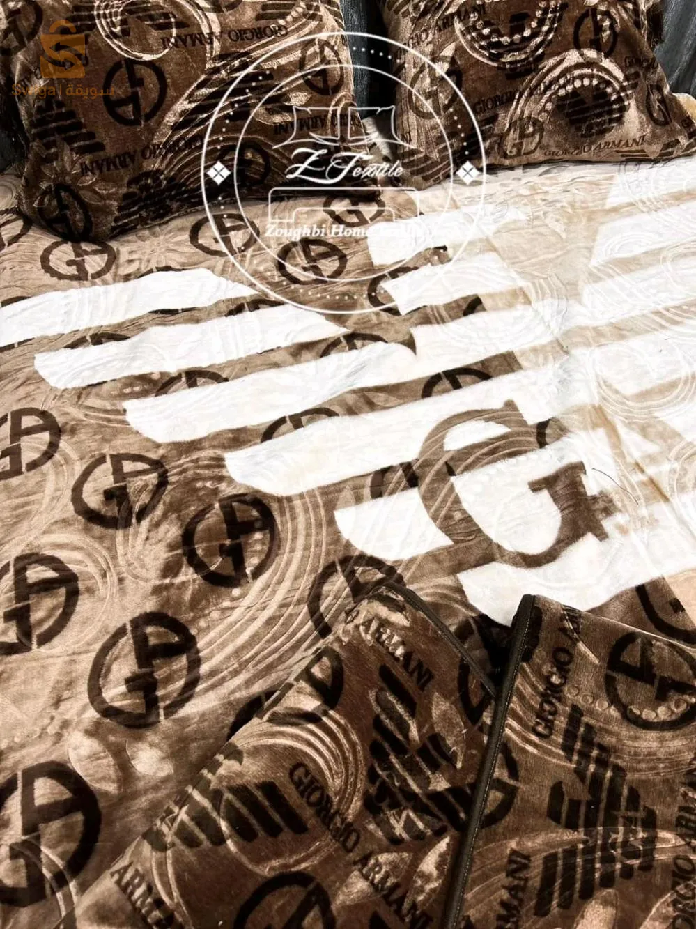 زوراء 5 قطع + 2 غطاء وسادة + 2 سجادة بجانب السرير