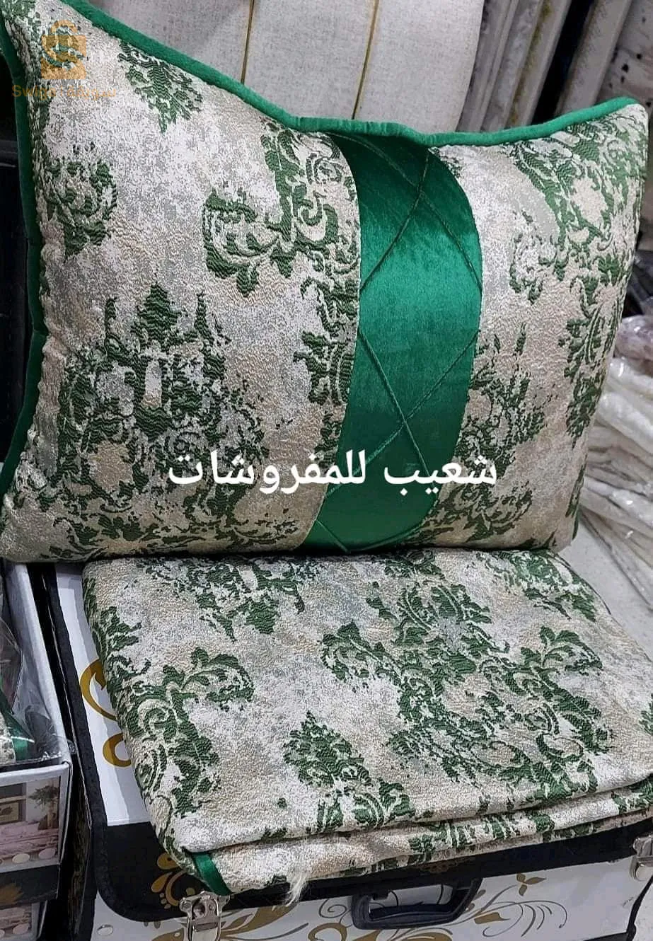 Sofa cover + 2 empty pillows