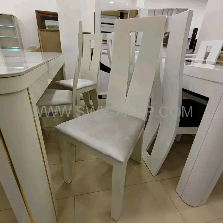 طاولات غرفة الطعام