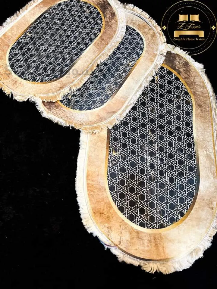 3 سجادة بجانب السرير