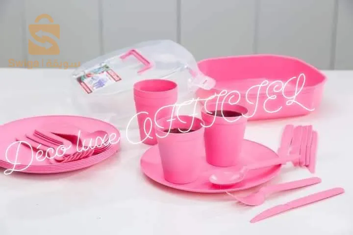 أواني بلاستكية