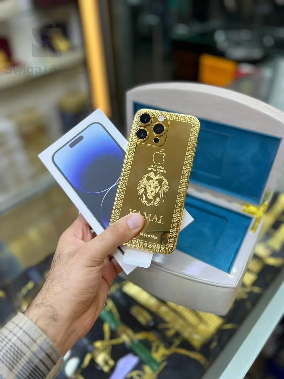 iPhone and samsung accessories