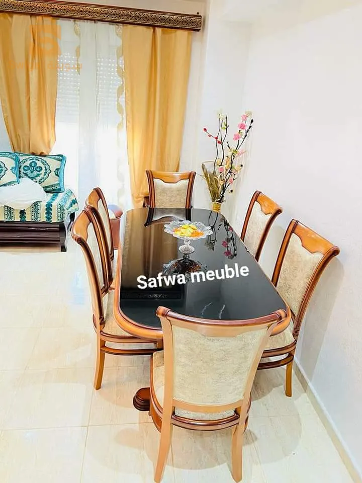 طاولة الطعام