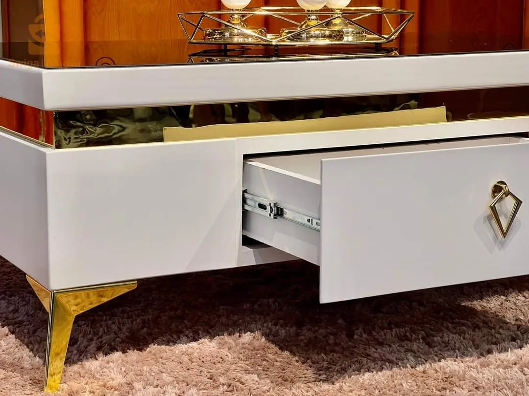 طاولة منخفضة