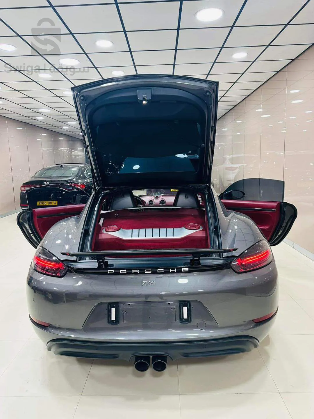 PORSCHE       CAYMAN    718