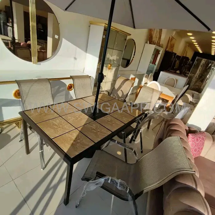 طاولة الحديقه