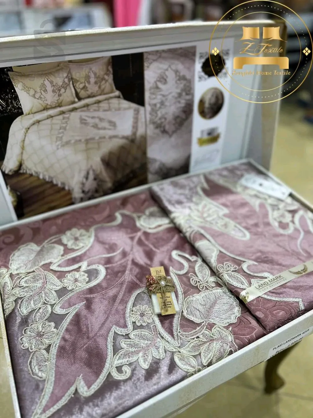 Blanket + sheet + 2 pillowcases