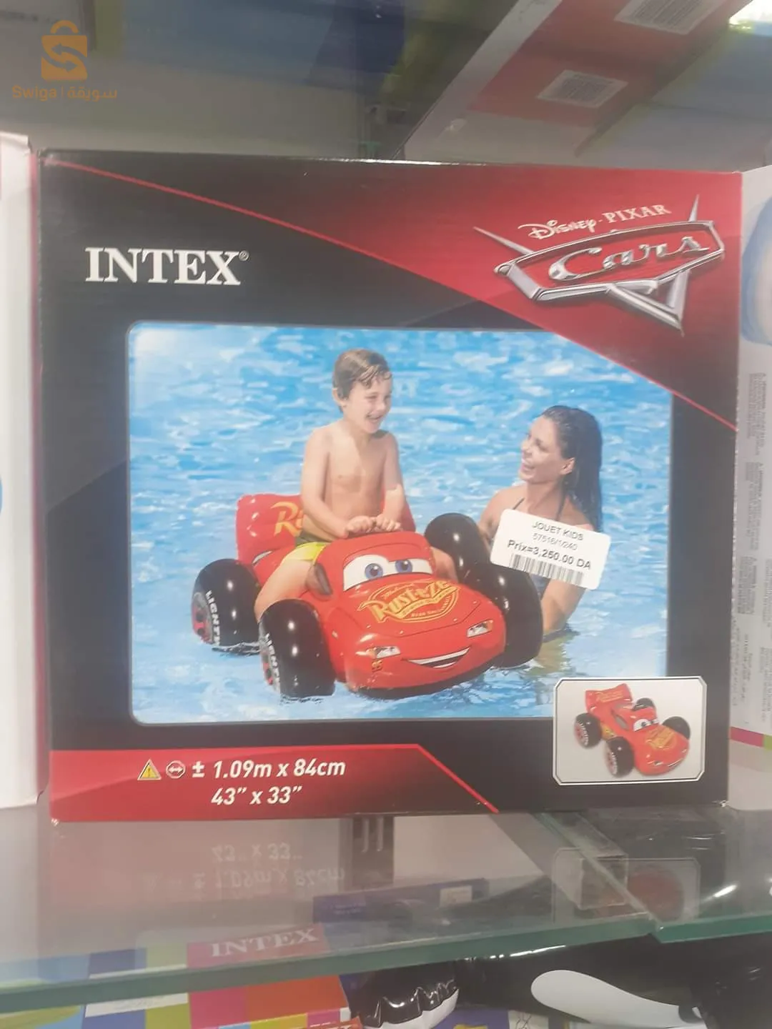 Flotteur en forme de voiture