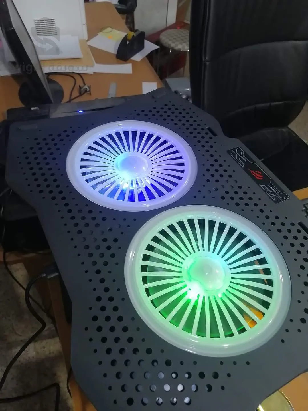 Table pour ordinateur portable avec ventilateur de refroidissement