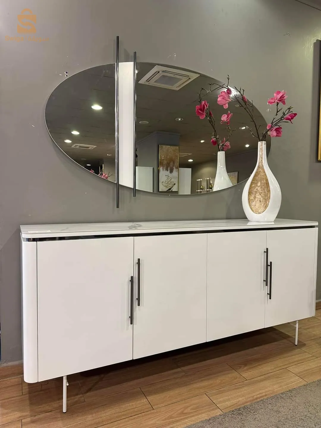 طاولة جانبية