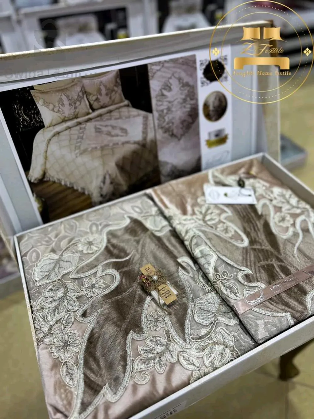 Blanket + sheet + 2 pillowcases